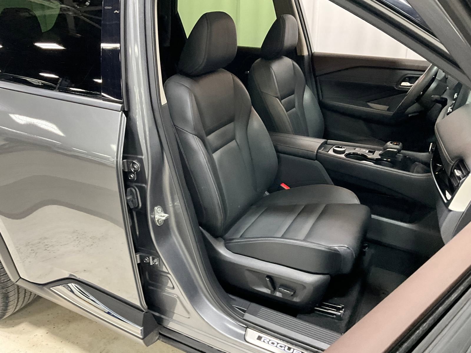 Used 2023 Nissan Rogue SL w/ SL Premium Package AWD/4WD image 9