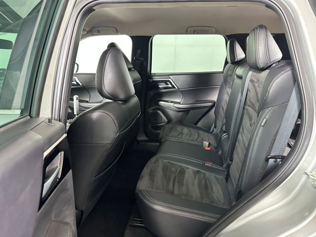 Used 2023 Mitsubishi Outlander SE image 25