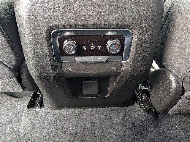 Certified 2025 Chevrolet Suburban Z71 image 16