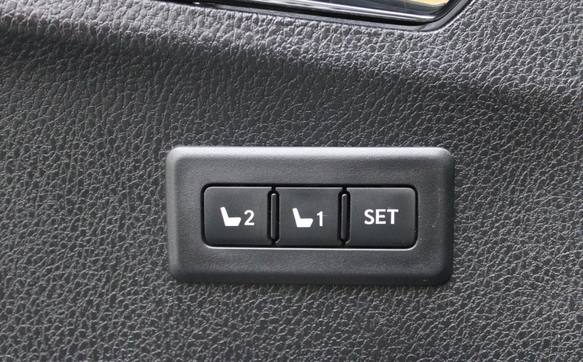 Used 2016 Toyota RAV4 Limited w/ Advanced Technology Package AWD/4WD image 18