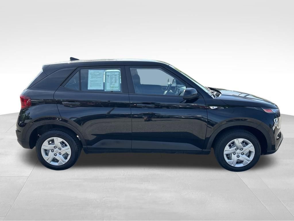 Used 2020 Hyundai Venue SE FWD image 6