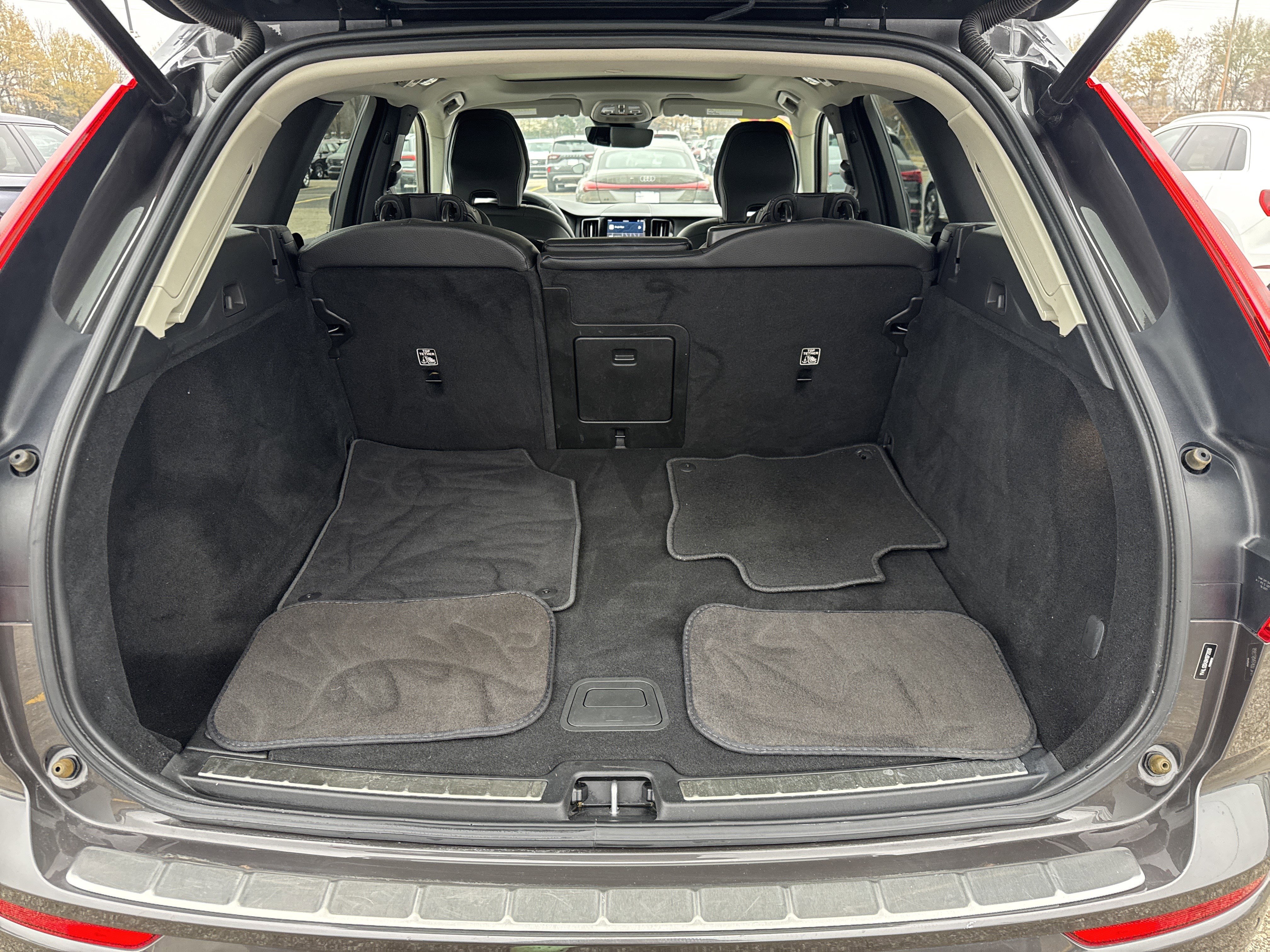 Used 2022 Volvo XC60 B5 Momentum w/ Climate Package image 8