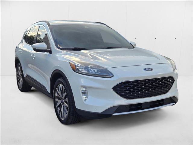 Used 2020 Ford Escape Titanium image 3
