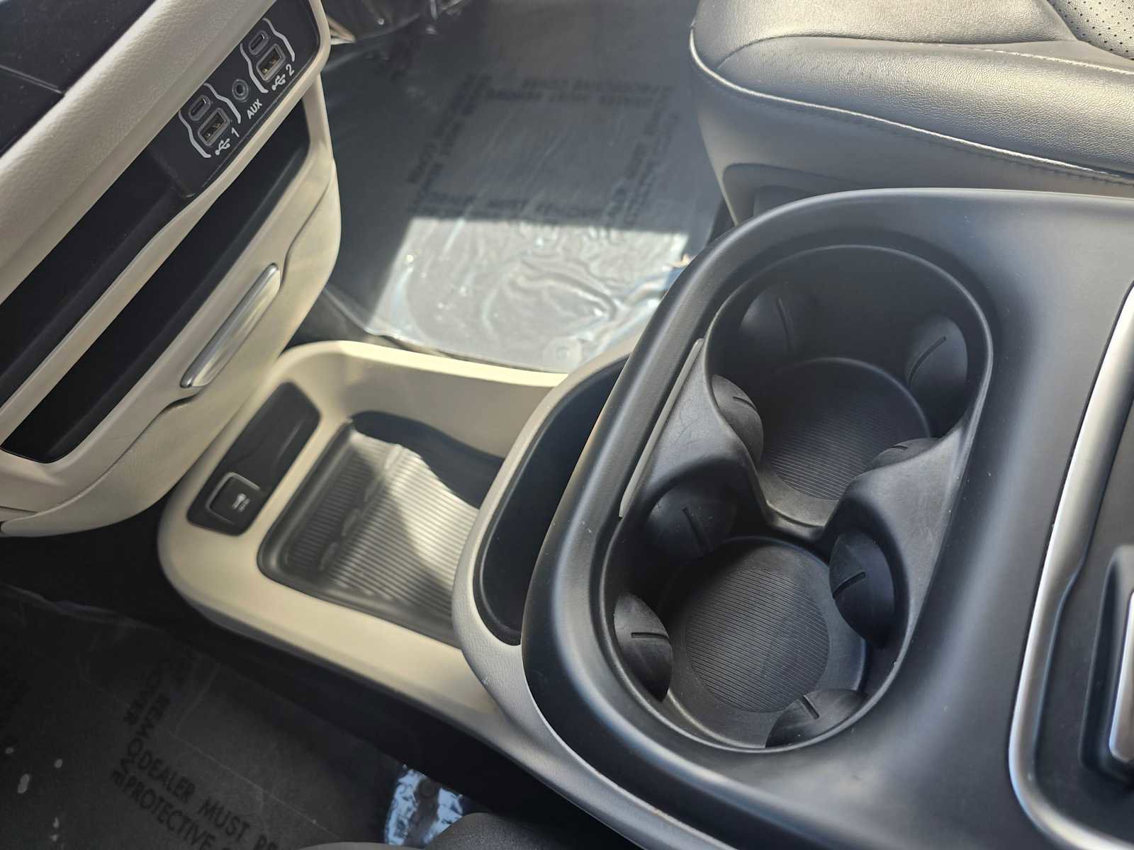 Used 2024 Chrysler Pacifica Touring-L image 30