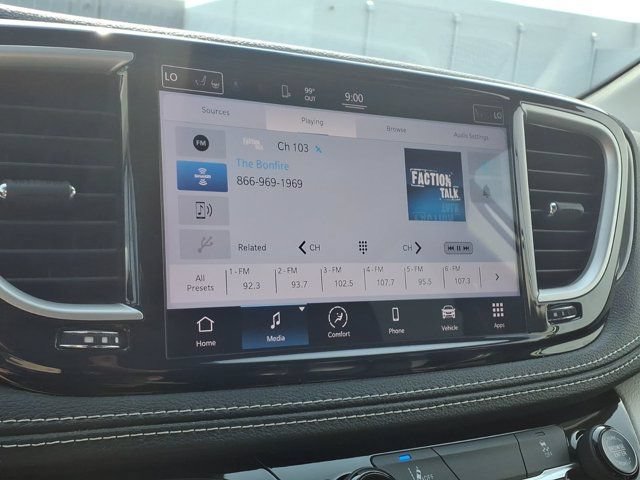 Used 2022 Chrysler Pacifica Touring-L FWD image 11