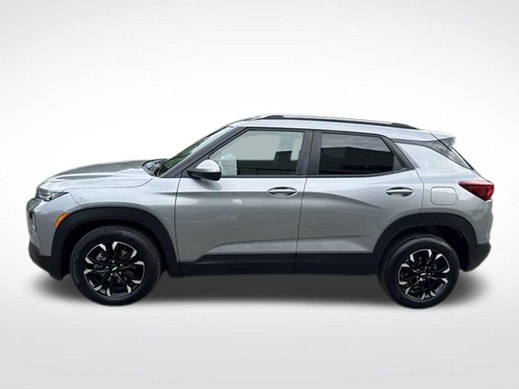 Used 2023 Chevrolet TrailBlazer LT FWD image 2