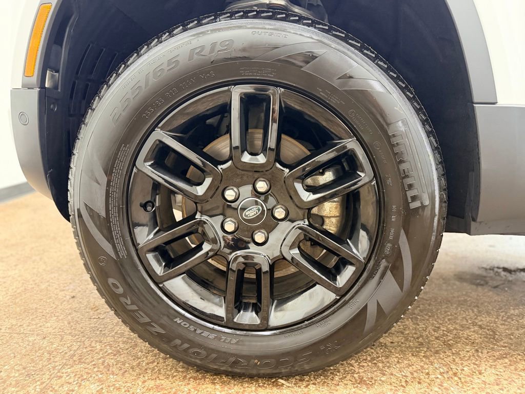 Used 2025 Land Rover Defender 110 S image 27