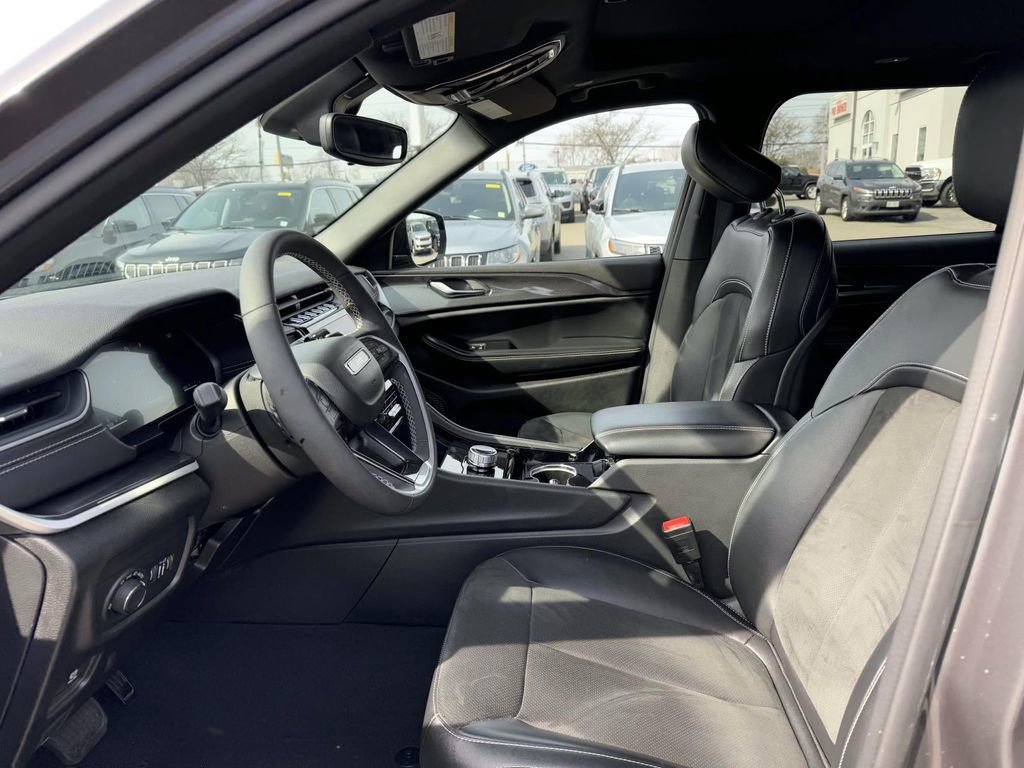 Certified 2023 Jeep Grand Cherokee L Laredo image 15