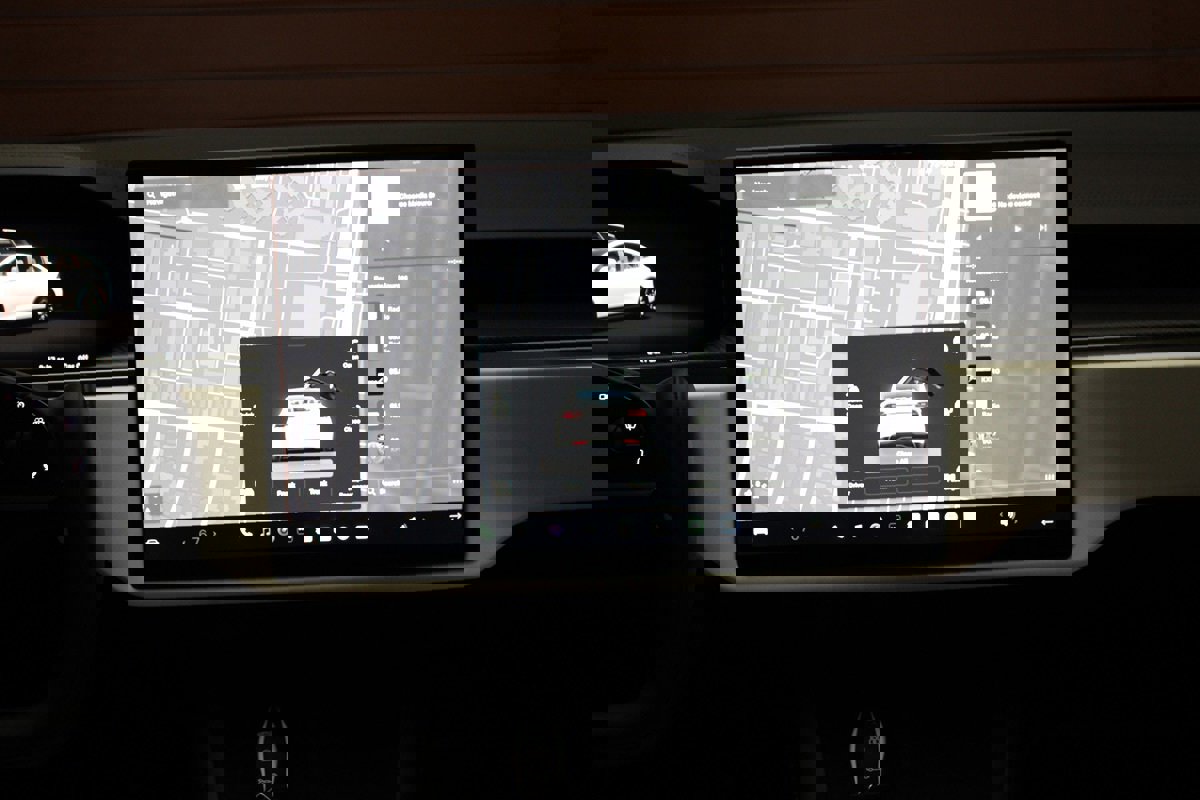 Used 2022 Tesla Model X Plaid image 21