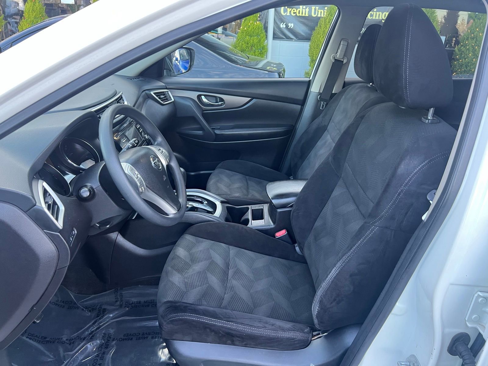 Used 2015 Nissan Rogue SV w/ SV Moonroof Package image 21