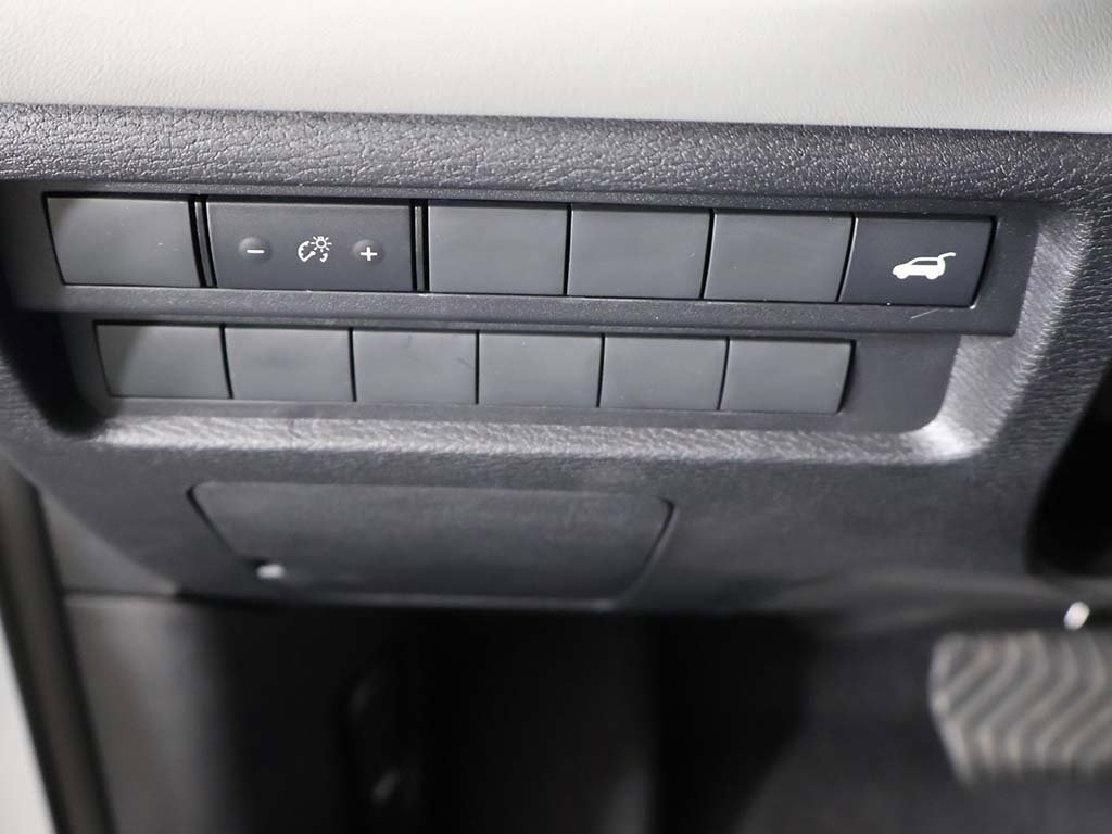 New 2025 Mitsubishi Outlander SE image 37