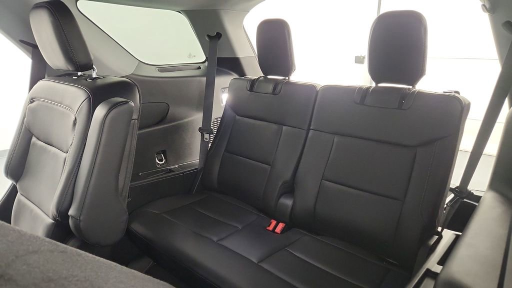 Used 2024 Ford Explorer XLT w/ Equipment Group 202A AWD/4WD image 28