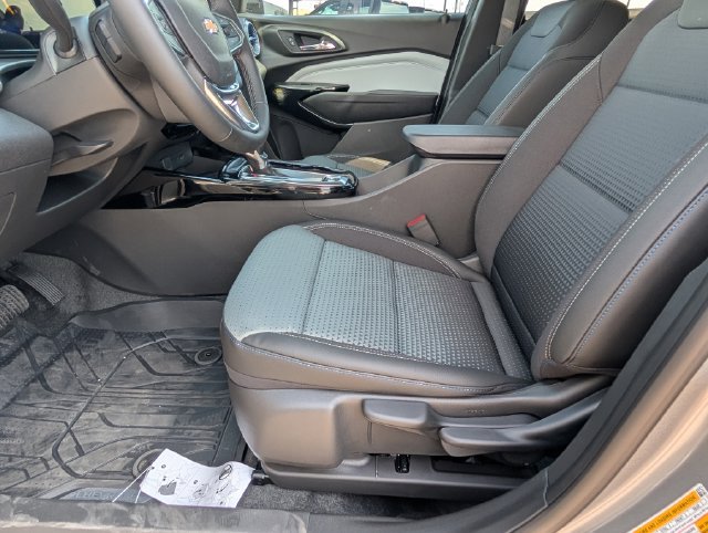 New 2026 Chevrolet Trax LT w/ Sunroof Package FWD image 9