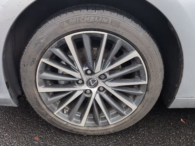 Certified 2023 Lexus ES 300h w/ Premium Package image 10