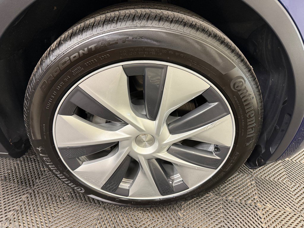 Used 2022 Tesla Model Y Long Range image 23