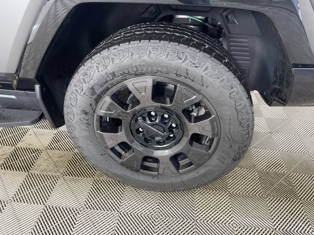 Certified 2026 GMC Hummer EV 4x4 Crew Cab w/ Carbon Fiber Edition Package image 21