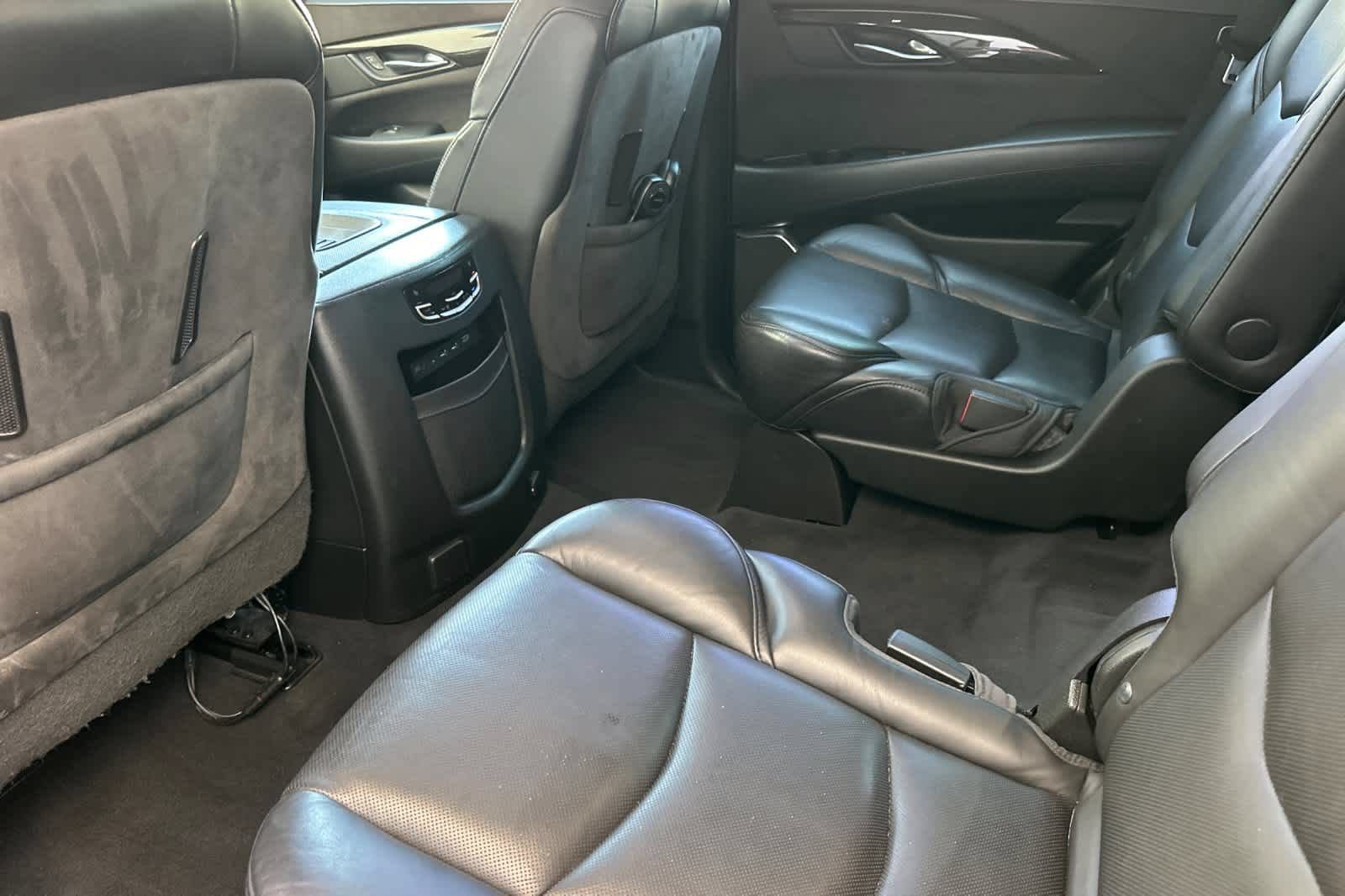 Used 2018 Cadillac Escalade Platinum AWD/4WD image 4