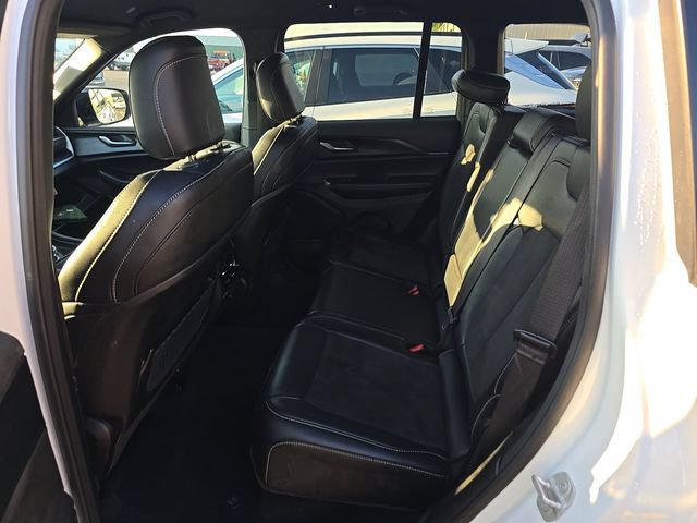 Used 2025 Jeep Grand Cherokee Altitude AWD/4WD image 13