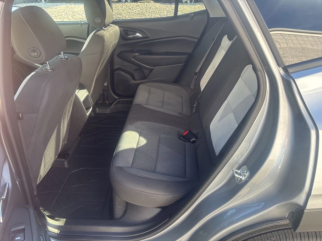 Used 2025 Chevrolet Trax LS image 17