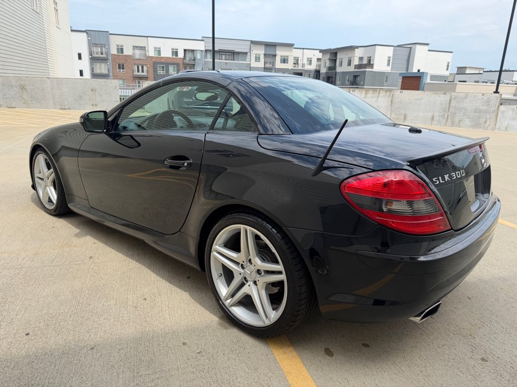 Used 2009 Mercedes-Benz SLK 300 image 12