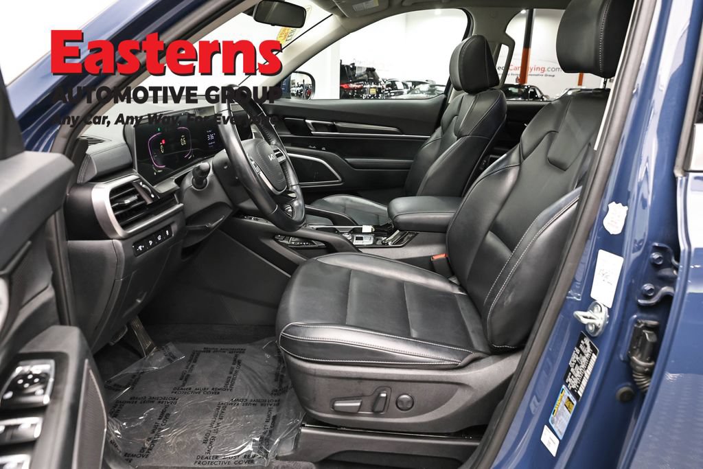 Used 2025 Kia Telluride S FWD image 14