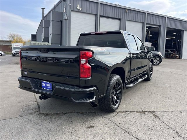 Used 2025 Chevrolet Silverado 1500 Custom w/ Turbomax Blackout Package image 3