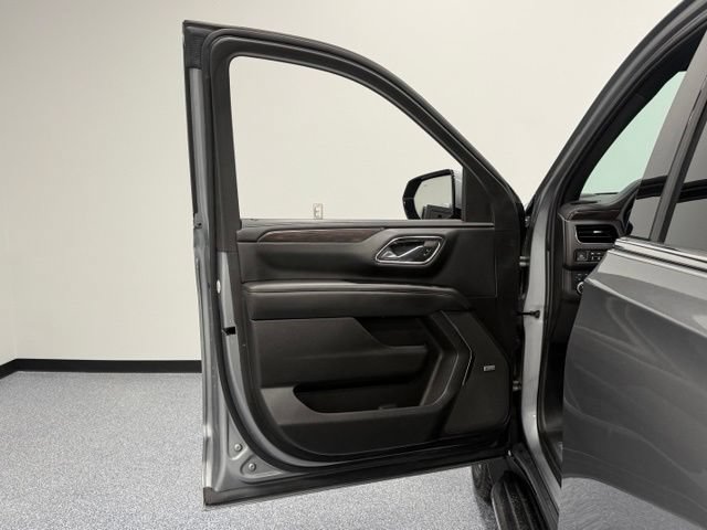 Used 2023 Chevrolet Tahoe LT w/ Luxury Package AWD/4WD image 13