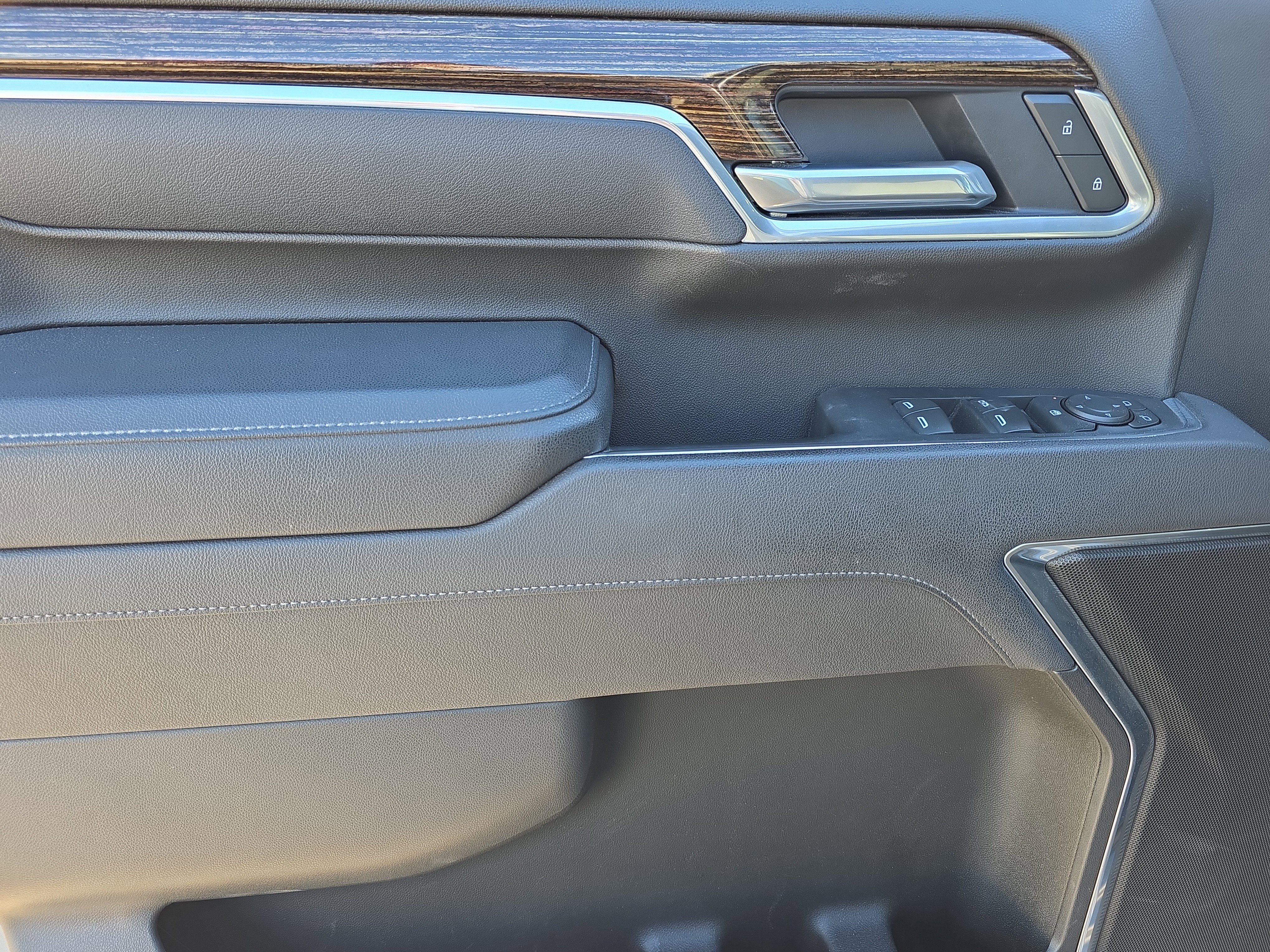 Used 2025 GMC Sierra 2500 SLE w/ SLE Convenience Package image 20