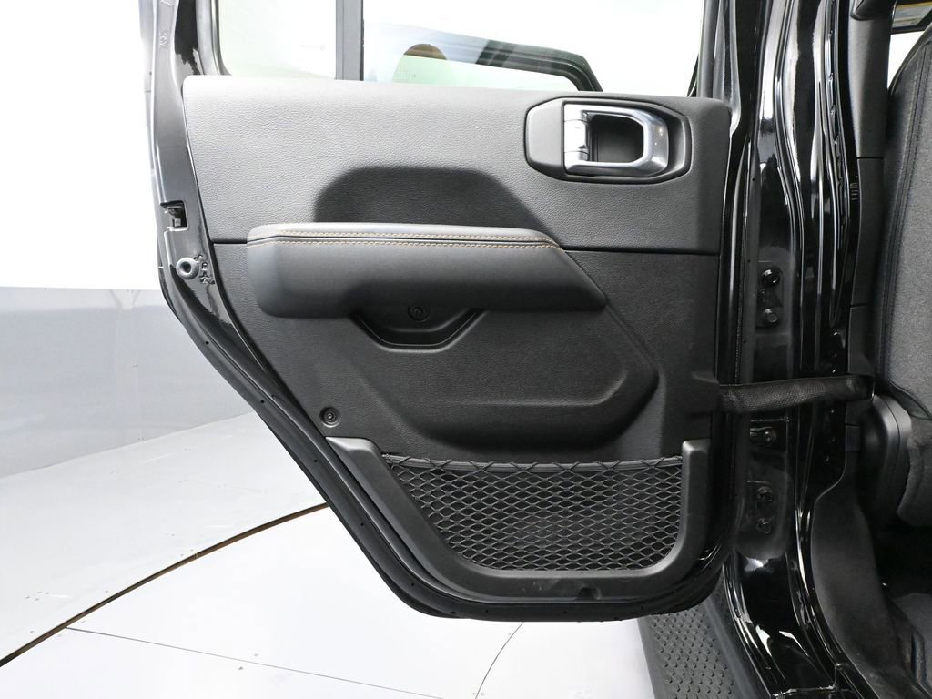 Used 2024 Jeep Wrangler Sahara image 34