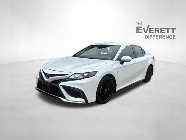 Used 2023 Toyota Camry XSE FWD image 3