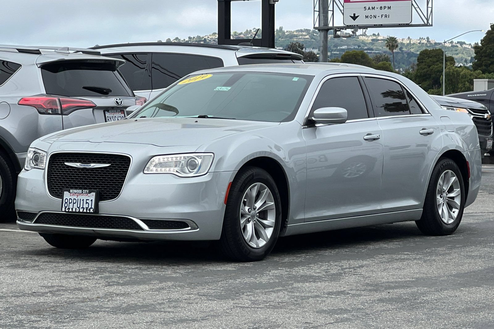 Used 2019 Chrysler 300 Touring RWD image 8