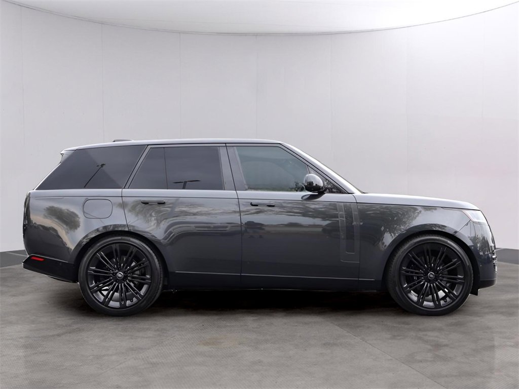 Used 2025 Land Rover Range Rover SE image 4