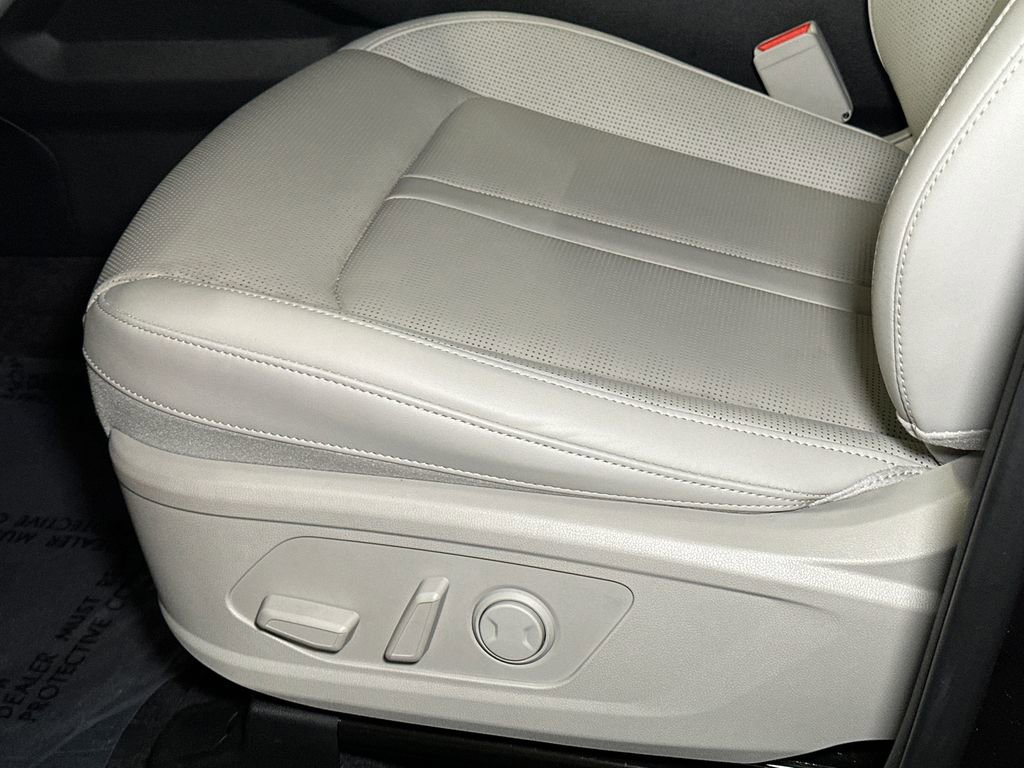 Certified 2025 Kia Sorento S w/ Panoramic Sunroof Package FWD image 24