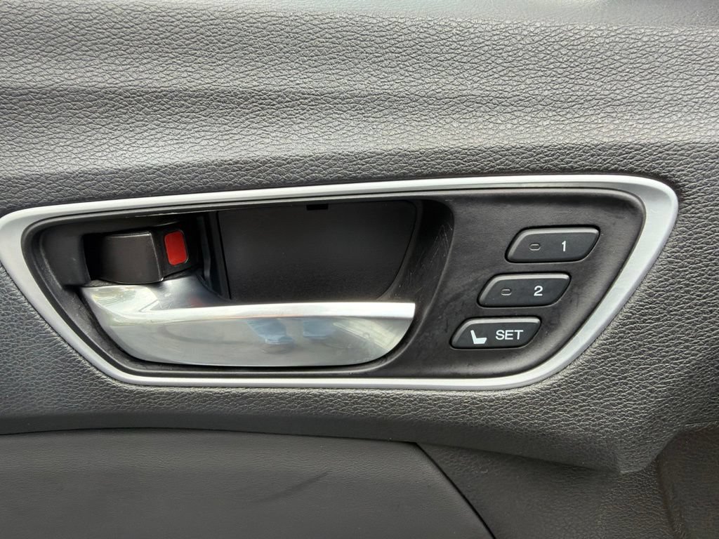 Used 2018 Acura TLX w/ Technology Package FWD image 18