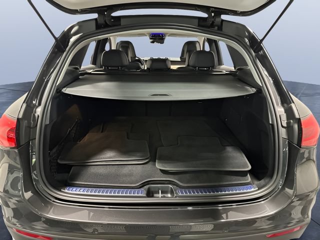 Used 2025 Mercedes-Benz GLC 350e 4MATIC w/ Driver Assistance Package image 10