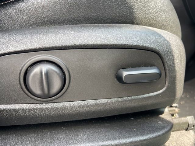 Used 2023 GMC Terrain SLT image 33