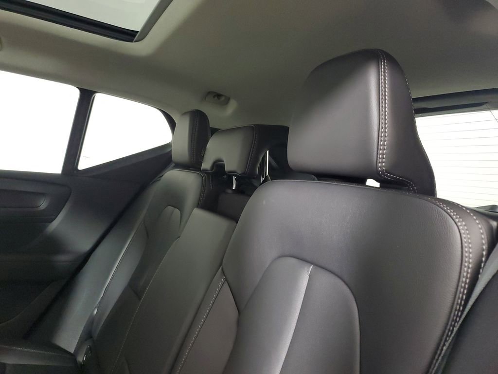 Certified 2026 Volvo XC40 B4 Plus w/ Climate Package image 15