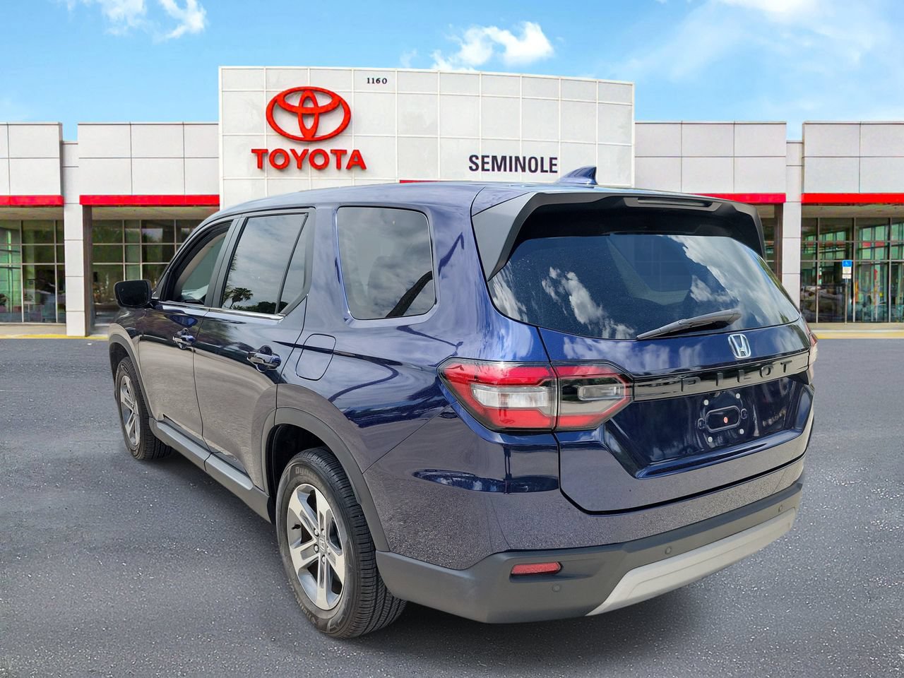 Used 2025 Honda Pilot EX-L image 4