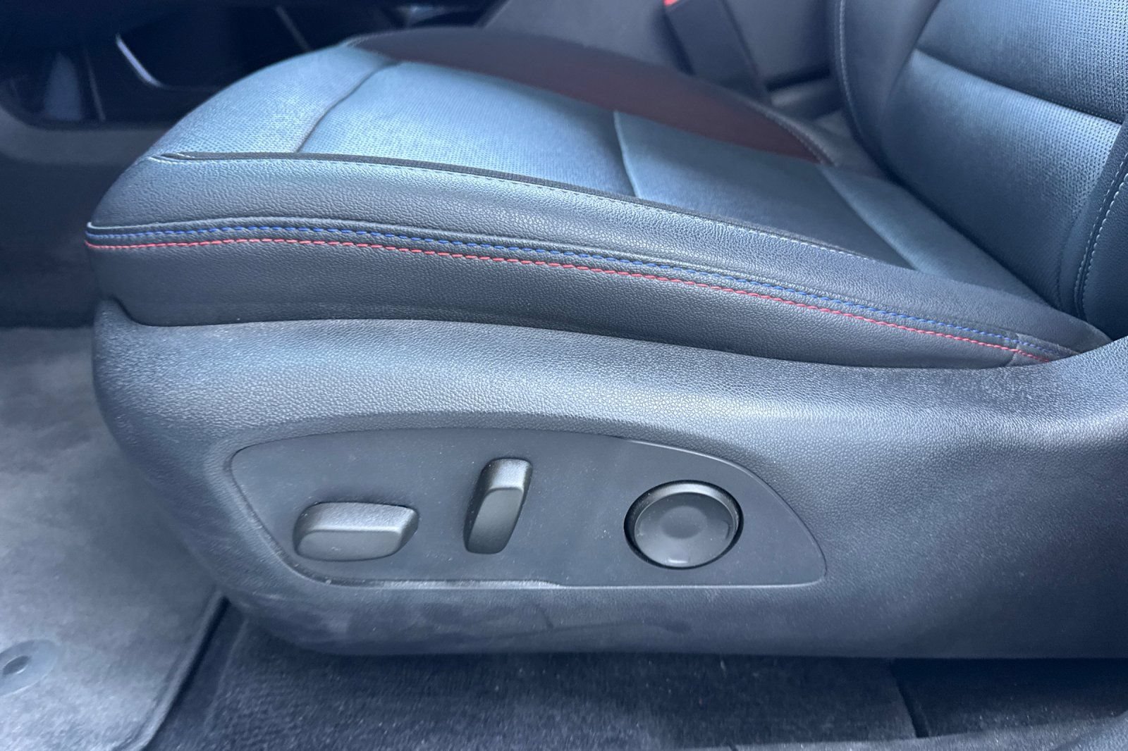 Used 2024 Chevrolet Equinox EV RS FWD image 14
