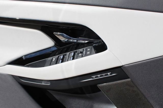 Used 2025 Land Rover Range Rover Evoque S image 19