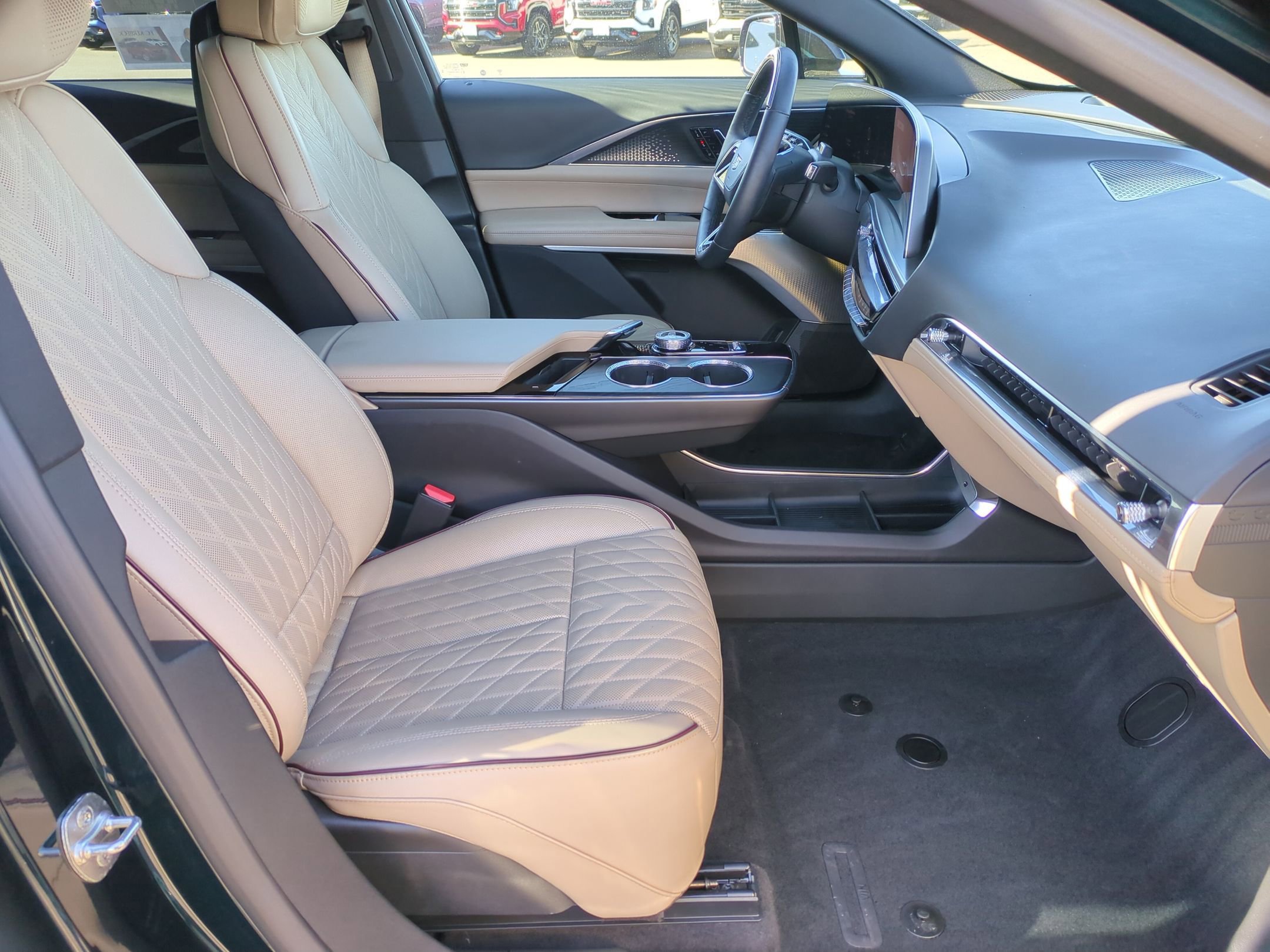 Certified 2024 Cadillac Lyriq Sport w/ Nappa Leather Package image 29