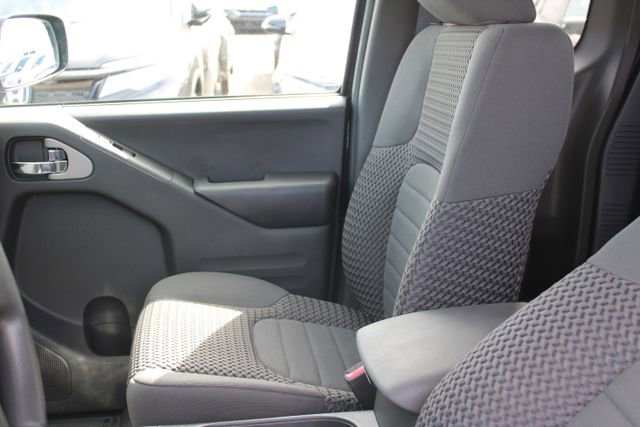 Used 2017 Nissan Frontier SV image 25