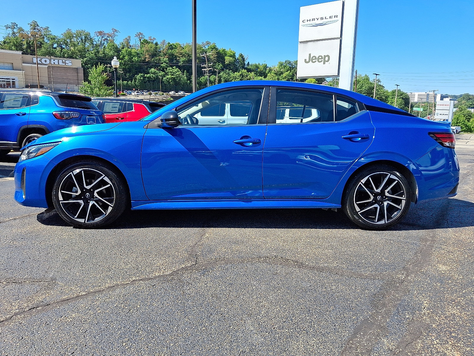 Used 2025 Nissan Sentra SR FWD image 7