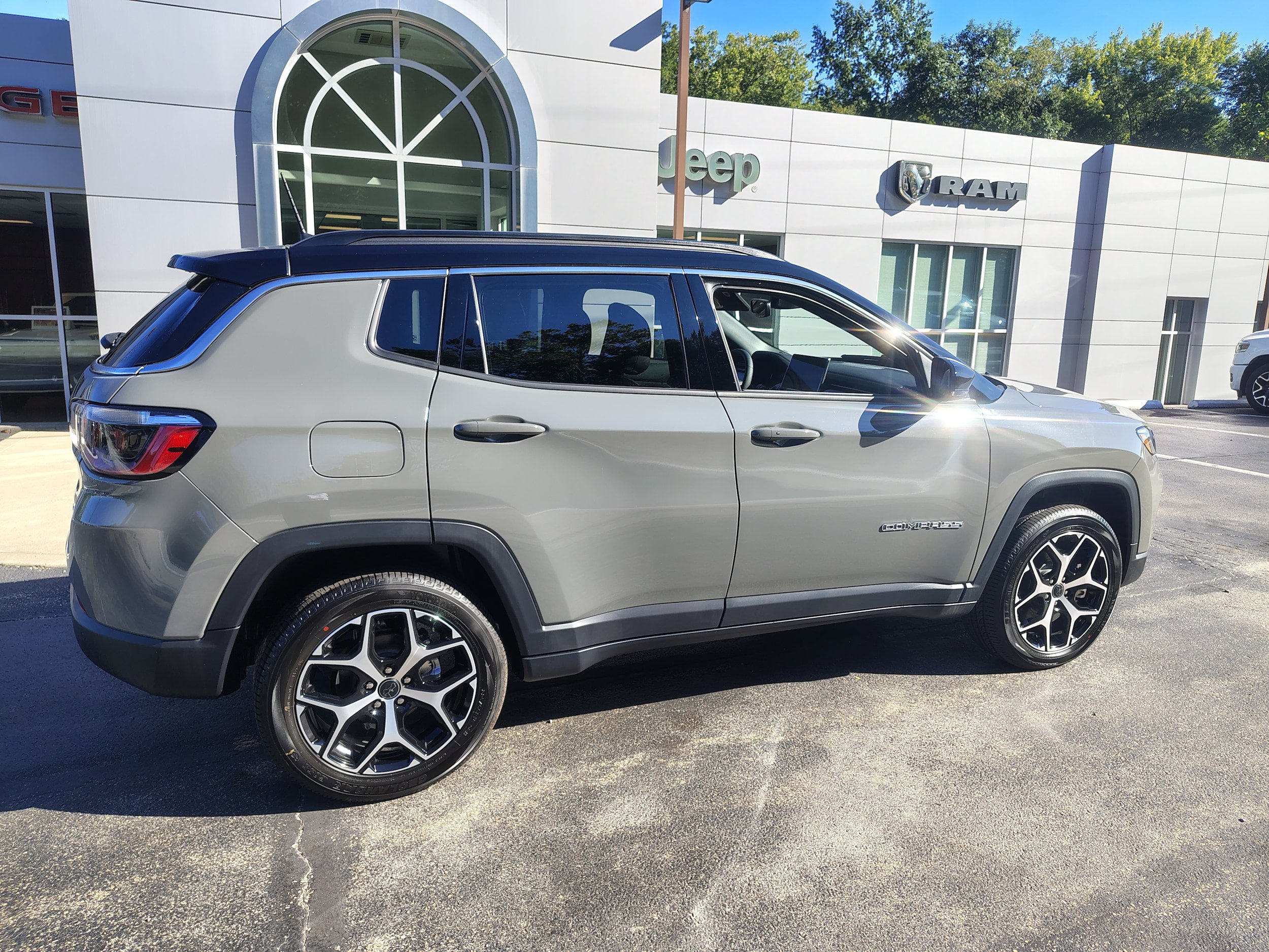 New 2026 Jeep Compass Limited AWD/4WD image 11