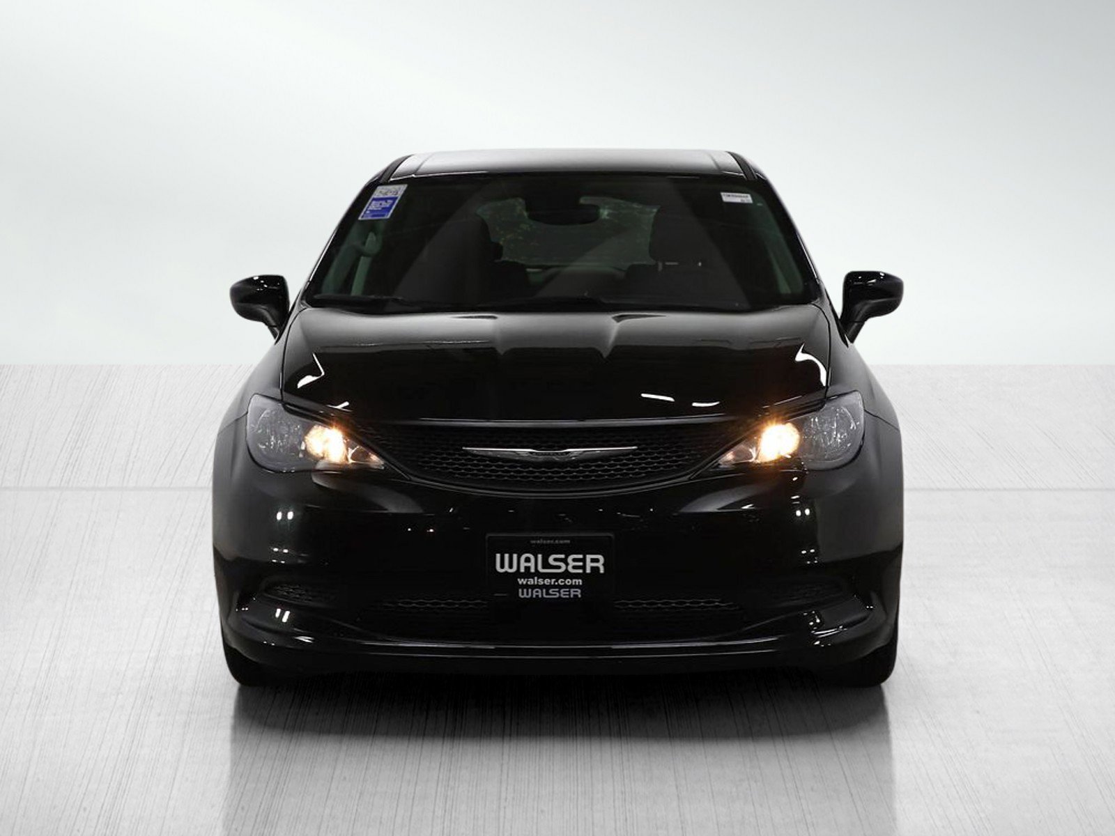 Used 2024 Chrysler Voyager LX image 8