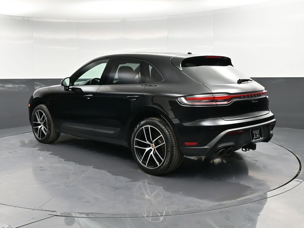 Certified 2024 Porsche Macan image 3