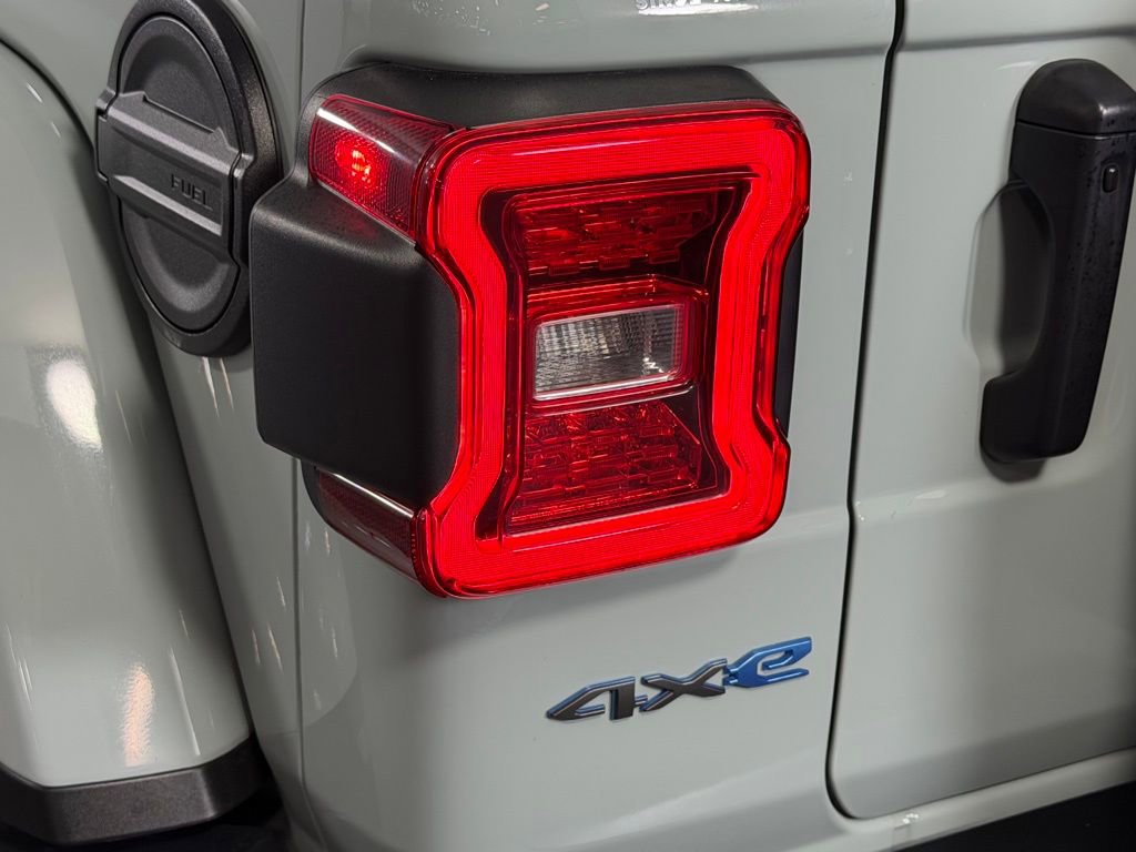 Used 2024 Jeep Wrangler Unlimited Rubicon 4xe image 12
