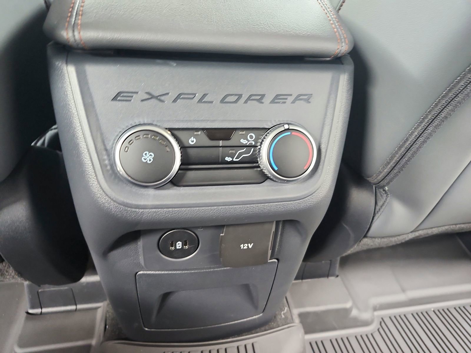 New 2026 Ford Explorer Active w/ Active Comfort Package image 32