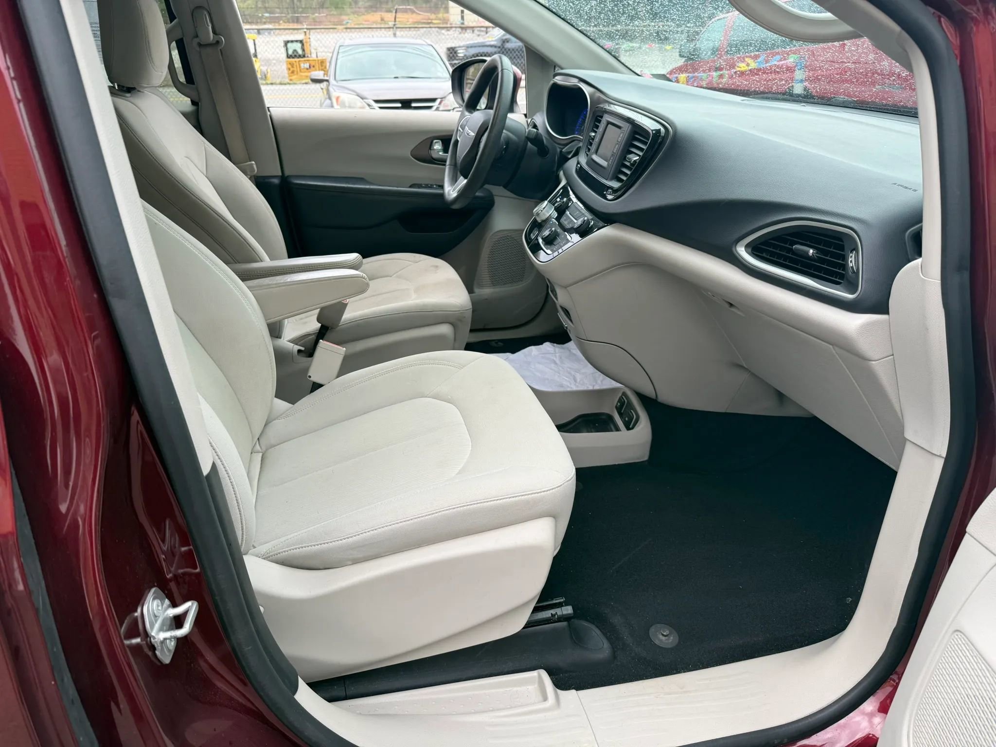 Used 2017 Chrysler Pacifica Touring image 15