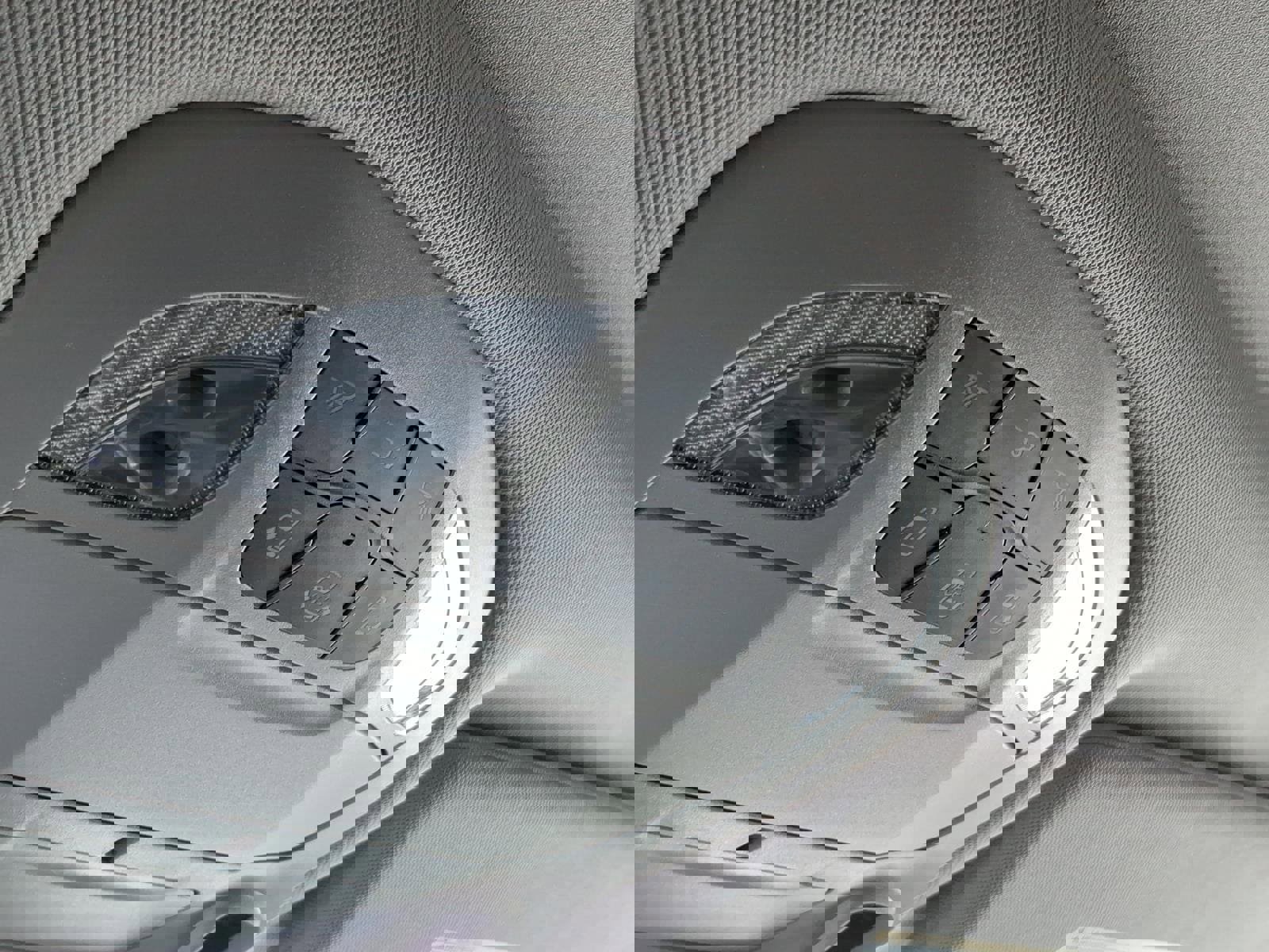 Used 2023 Chrysler Pacifica Limited w/ Uconnect Theater Family Group image 20